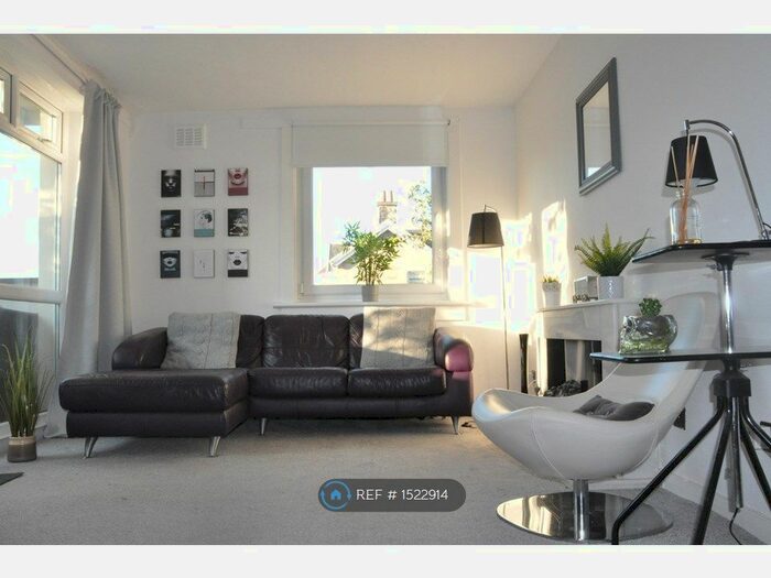 2 Bedroom Flat To Rent In Sutherland Court, Glasgow, G41