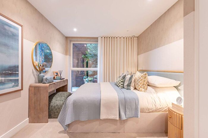 2 Bedroom Flat For Sale In Grand Union, Alperton, HA0