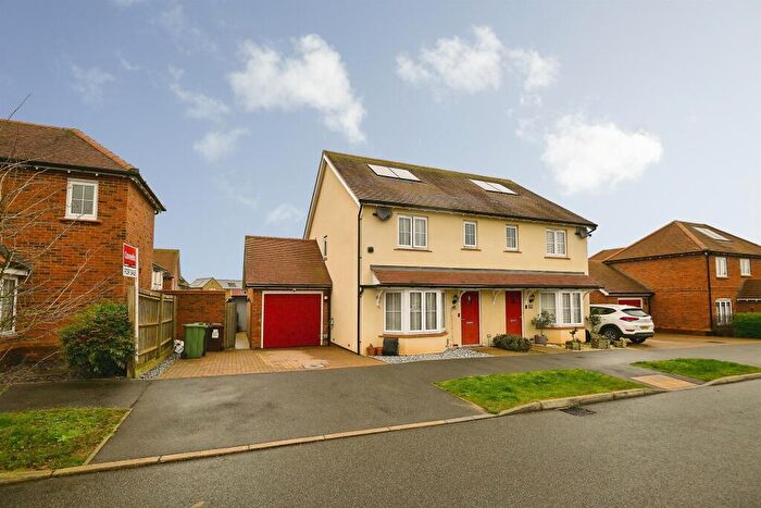 3 Bedroom Semi-Detached House For Sale In Pearwood Road, Allington, Maidstone, ME16