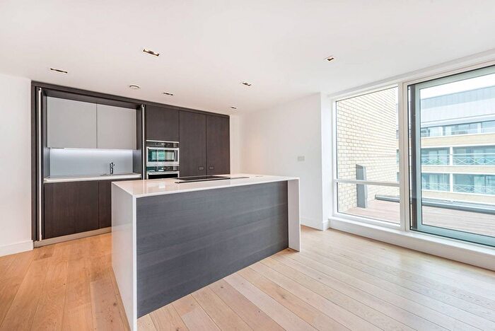 3 Bedroom Flat To Rent In Kew Bridge Apartments, Kew Bridge, London, TW8