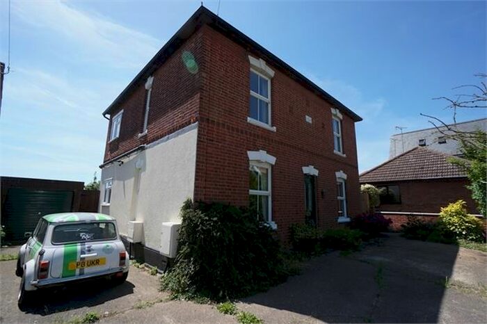 3 Bedroom Detached House To Rent In Bergholt Road, Colchester, Essex., CO4
