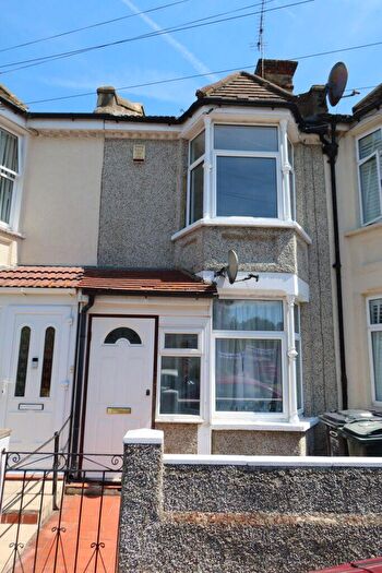 2 Bedroom Terraced House To Rent In Knockhall Chase, Greenhithe, – Bedroom Terraced House, DA9