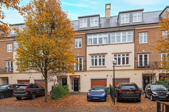 4 Bedroom Terraced House To Rent In Kelsall Mews, Richmond, TW9