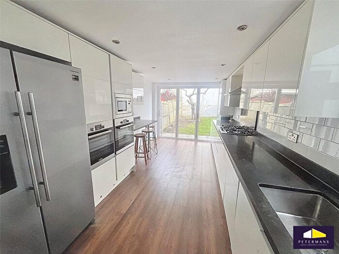 4 Bedroom End Of Terrace House For Sale In Cambria Road, London, SE5