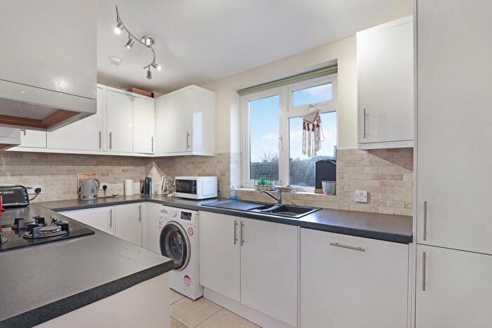 2 Bedroom Maisonette To Rent In Buckhurst Hill, IG9