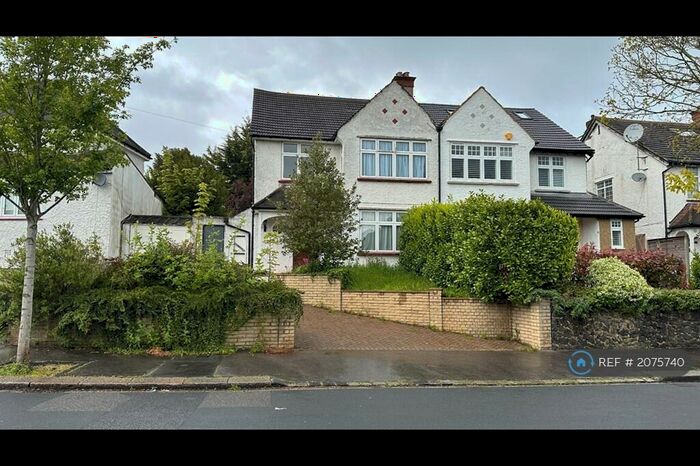 3 Bedroom Semi-Detached House To Rent In Blenheim Park Road, South Croydon, CR2