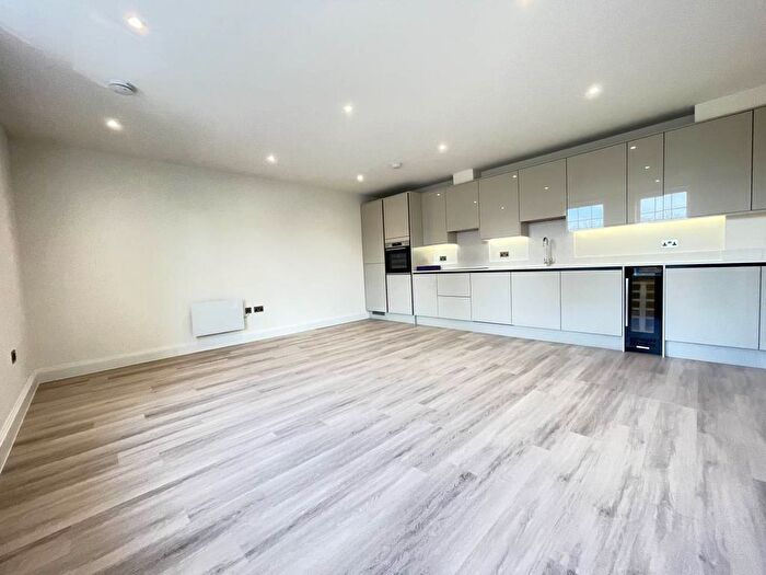 1 Bedroom Flat To Rent In High Street, Sunninghill, Ascot, SL5