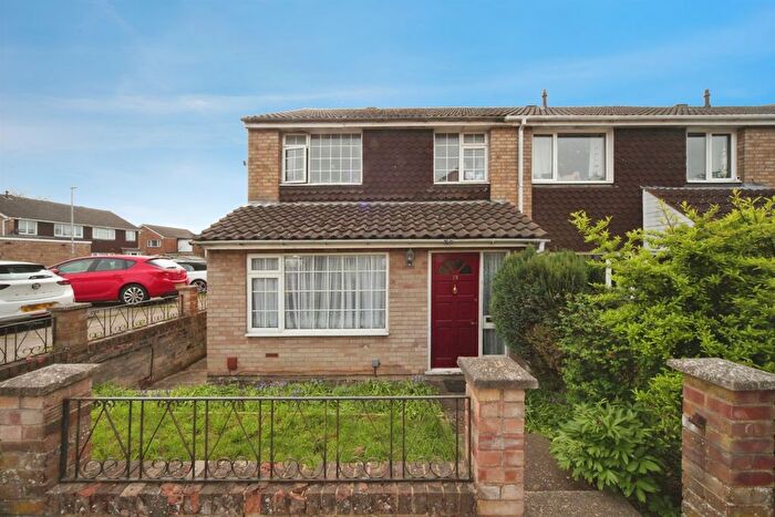 3 Bedroom End Of Terrace House For Sale In Keymer Close, Luton, LU2