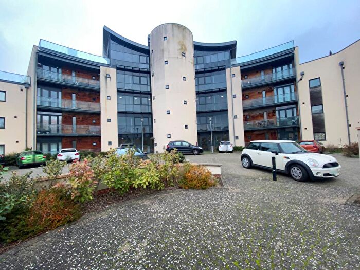 2 Bedroom Flat To Rent In Tunnicliffe Close, Swindon, SN3