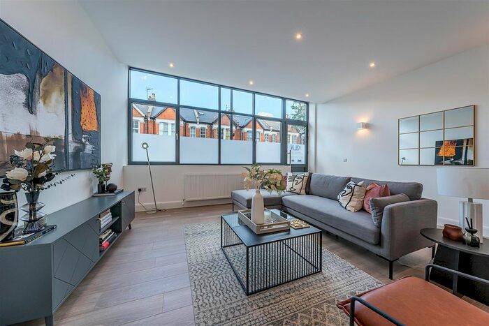 2 Bedroom Flat To Rent In Kilburn Lane, London, W9