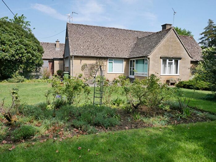 3 Bedroom Detached Bungalow To Rent In Burford Road, Lechlade, GL7