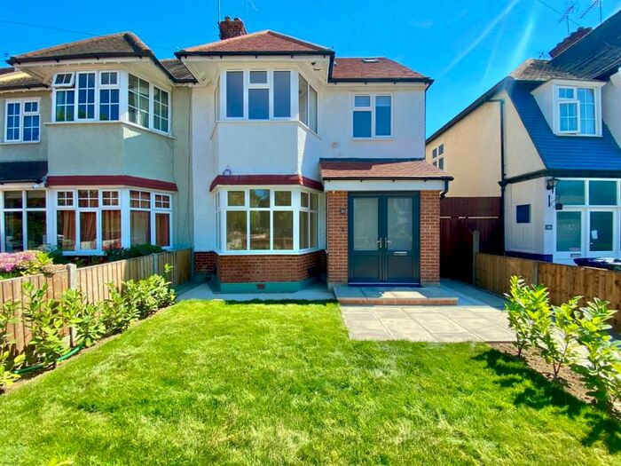 4 Bedroom Semi-Detached House To Rent In Oakfield Road, London, N3