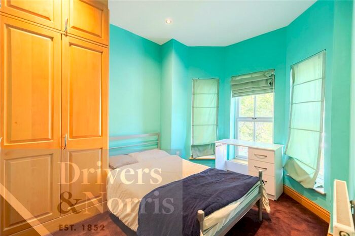 Apartment To Rent In Busby Place, Camden, London, NW5