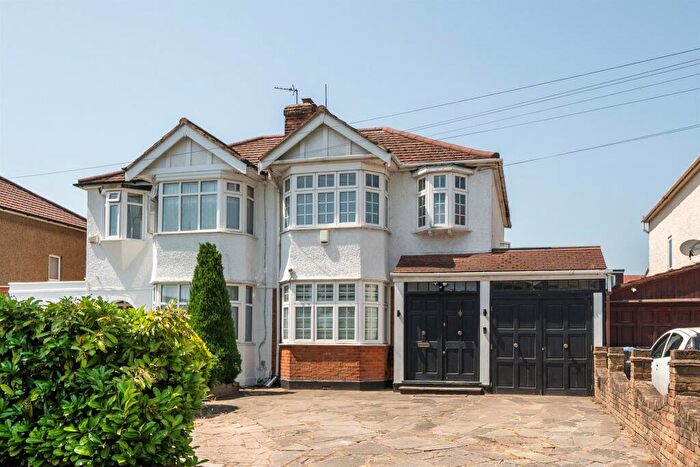 3 Bedroom Semi-Detached House For Sale In Willow Road, Enfield, EN1