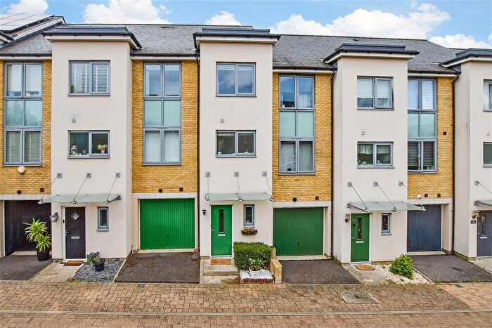 4 Bedroom Terraced House For Sale In Darwin Rise, Gravesend, Kent, DA11