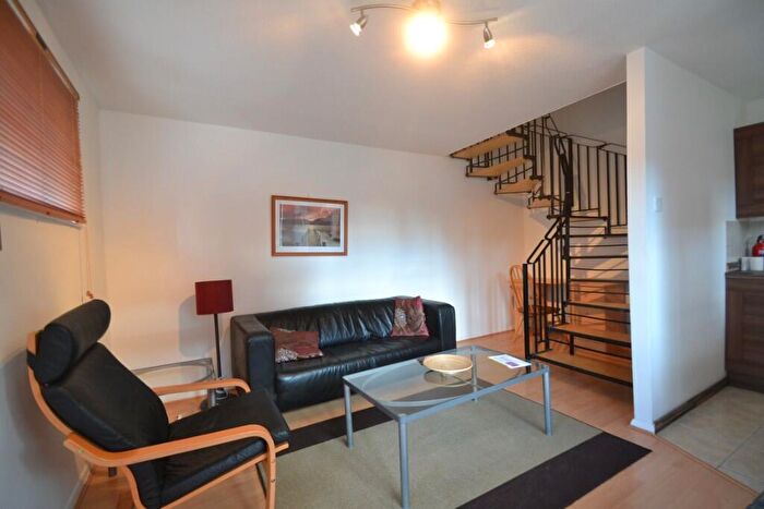1 Bedroom Maisonette To Rent In Tiller Road, London, E14