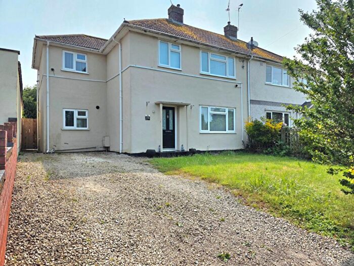 4 Bedroom Semi-Detached House For Sale In Coalpit Fields Road, Bedworth, Warwickshire, CV12