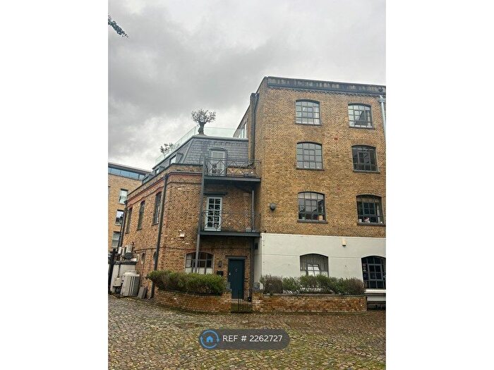 2 Bedroom Flat To Rent In Ship House, London, SW11