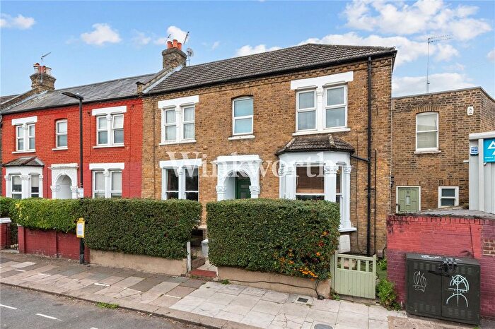 1 Bedroom Flat For Sale In Vale Road, London, N4
