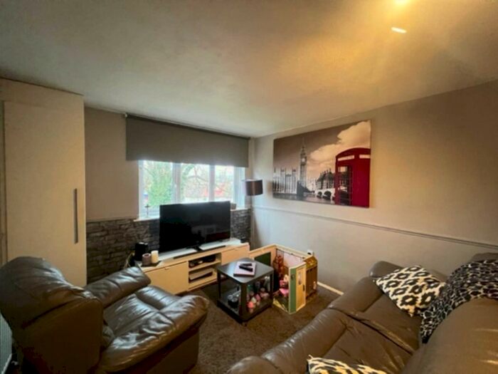 2 Bedroom Flat To Rent In Copford Close, Woodford, IG8