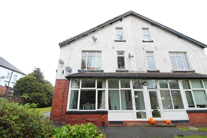 3 Bedroom Apartment To Rent In Vesper Road, Kirkstall, LS5