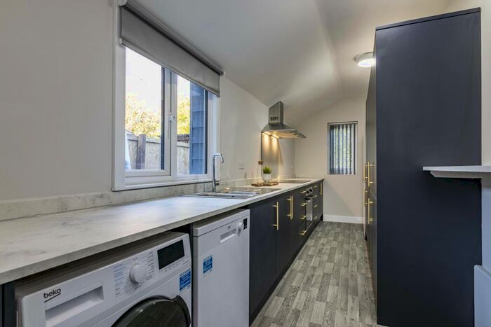 5 Bedroom End Of Terrace House To Rent In City Road, Nottingham, Nottinghamshire, NG7