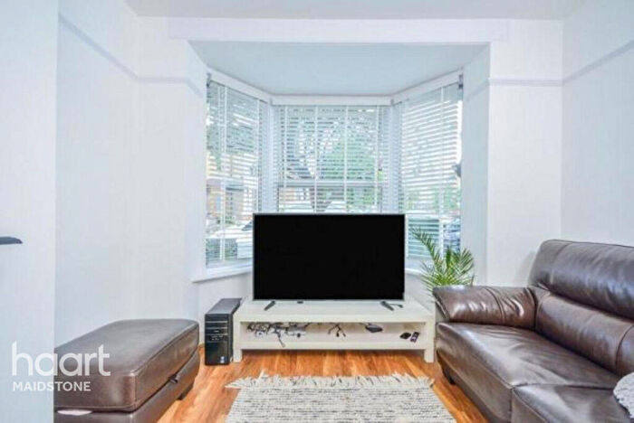 3 Bedroom Terraced House To Rent In Holland Road, Maidstone, ME14