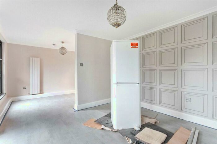 3 Bedroom Apartment To Rent In Westerdale Court, Highbury, N5