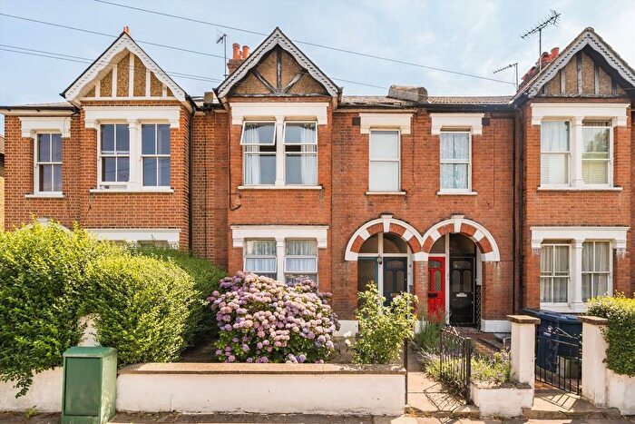 2 Bedroom Maisonette For Sale In Carlyle Road, Northfields, W5
