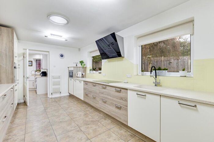 4 Bedroom Detached House For Sale In St. Ives Close, Welwyn, Hertfordshire, AL6