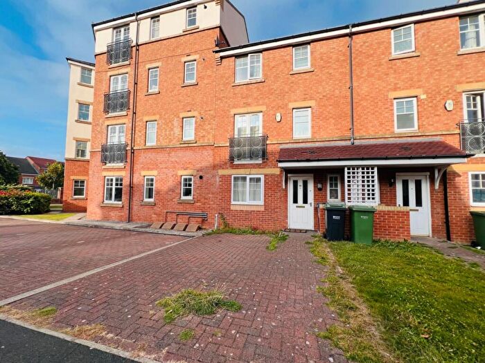 6 Bedroom Town House For Sale In Ovett Gardens, Gateshead, NE8