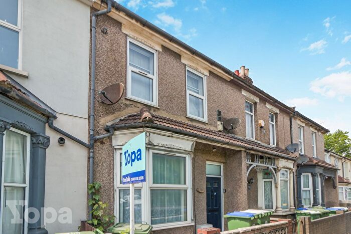 3 Bedroom Terraced House For Sale In South Road, Erith, DA8