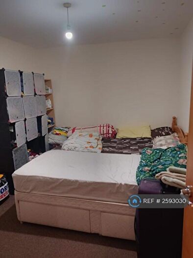 2 Bedroom Flat To Rent In Central, Sale, M33