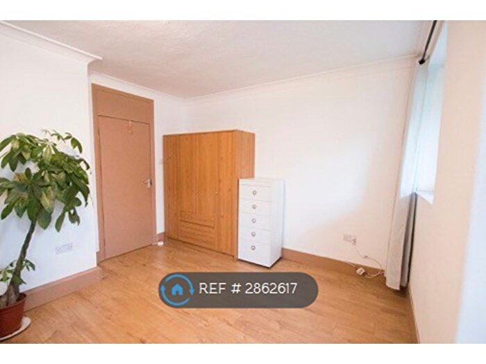 2 Bedroom Flat To Rent In Laurel House, London, SE8