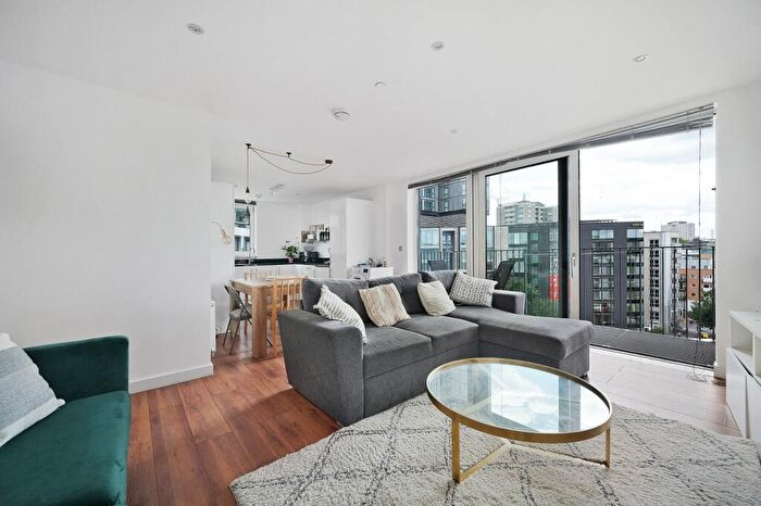 2 Bedroom Flat To Rent In Aquarelle House, City Road, EC1V