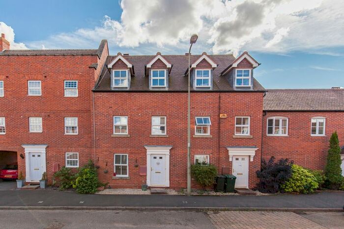 3 Bedroom Town House To Rent In Winter Gardens Way, Banbury, OX16