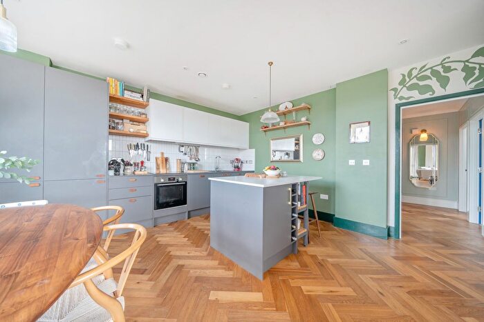 2 Bedroom Flat For Sale In Harold Road, London, SE19