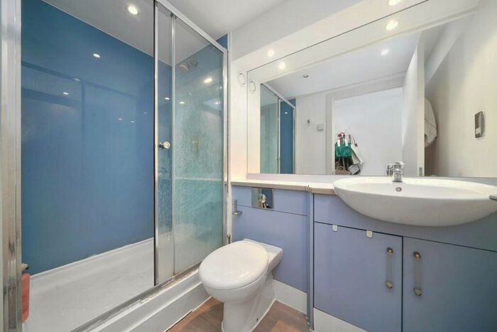 2 Bedroom Flat For Sale In Crews Street, Canary Wharf, E14