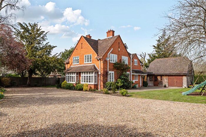 5 Bedroom Detached House For Sale In Orchard Road, Hurst, Reading, Berkshire, RG10