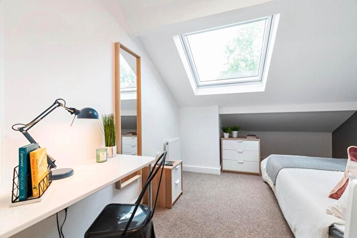 6 Bedroom House To Rent In Delph Lane, Leeds, LS6