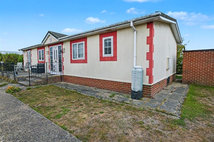 2 Bedroom Park Home For Sale In Creek Road, Canvey Island, SS8