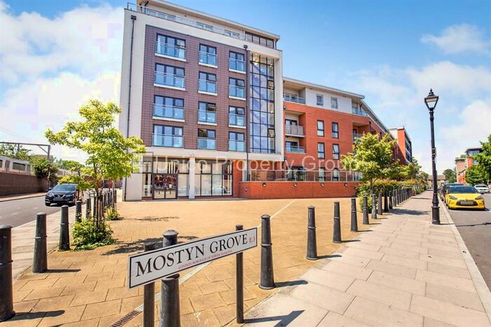 2 Bedroom Flat To Rent In Windsor Court, Mostyn Grove, London, E3