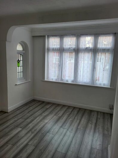 3 Bedroom End Of Terrace House To Rent In Abercorn Gardens, Romford, RM6