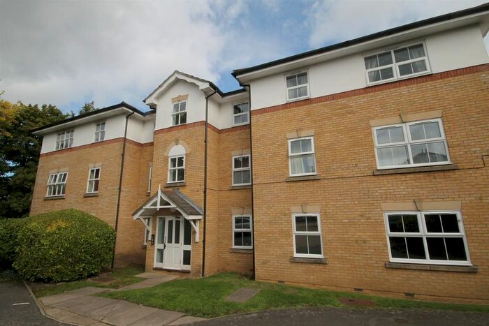 2 Bedroom Flat To Rent In Hatfield Close, Sutton, SM2