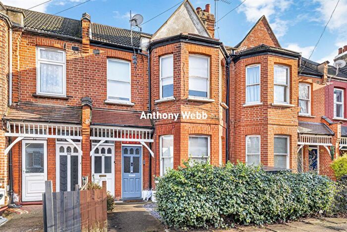 2 Bedroom Maisonette For Sale In Avondale Road, Palmers Green, N13