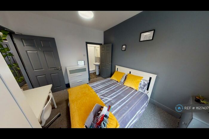 5 Bedroom Terraced House To Rent In Strawberry Road, Salford, M6