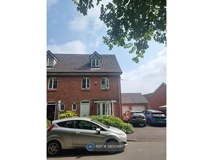 4 Bedroom End Of Terrace House To Rent In Valley View, Newcastle, ST5