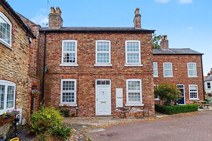 2 Bedroom Flat For Sale In North Newbald, York, YO43