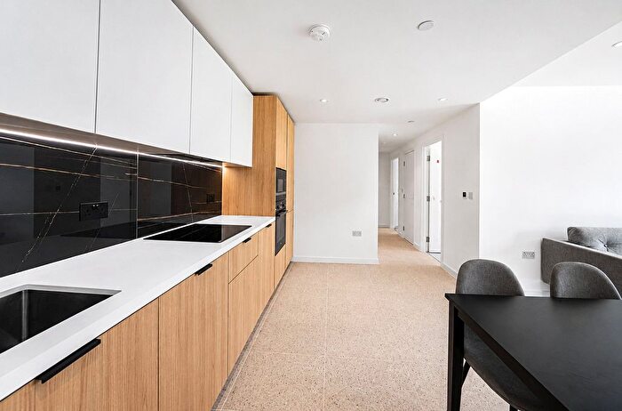 2 Bedroom Flat To Rent In Bouchon Point, Cendal Crescent, Whitechapel, E1
