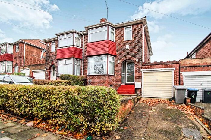 4 Bedroom Semi Detached House To Rent In Springfield Gardens, Kingsbury, London, NW9